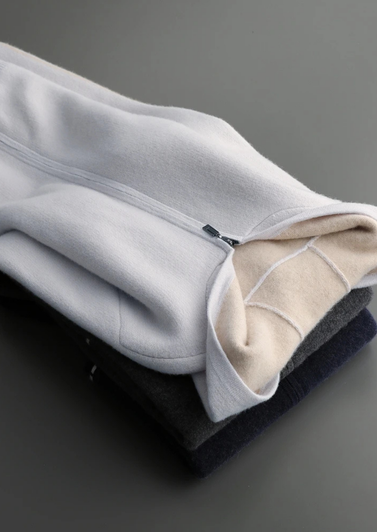 GAEL | SUDADERA BICOLOR CON CREMALLERA.