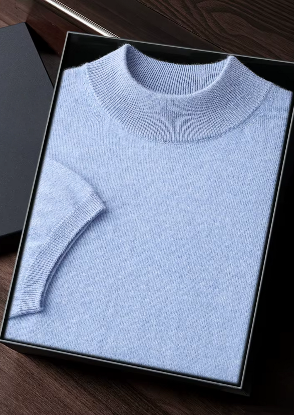 MATEO | CAMISETA DE CUELLO ALTO PREMIUM.