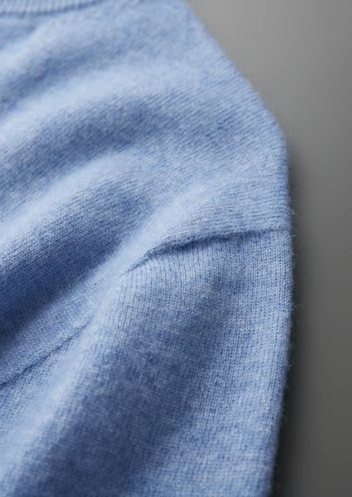 MATEO | CAMISETA DE CUELLO ALTO PREMIUM.