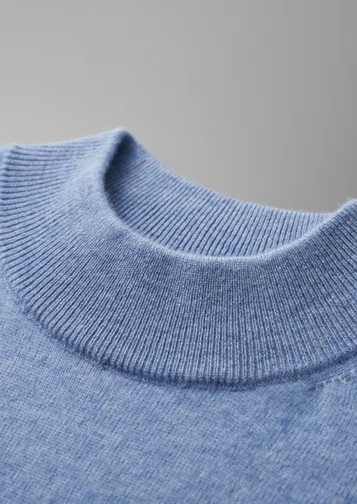 MATEO | CAMISETA DE CUELLO ALTO PREMIUM.