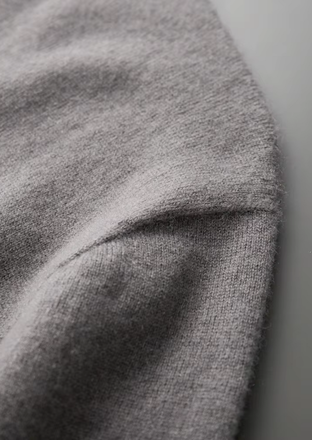 MATEO | CAMISETA DE CUELLO ALTO PREMIUM.