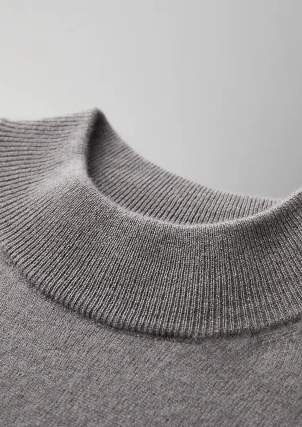 MATEO | CAMISETA DE CUELLO ALTO PREMIUM.