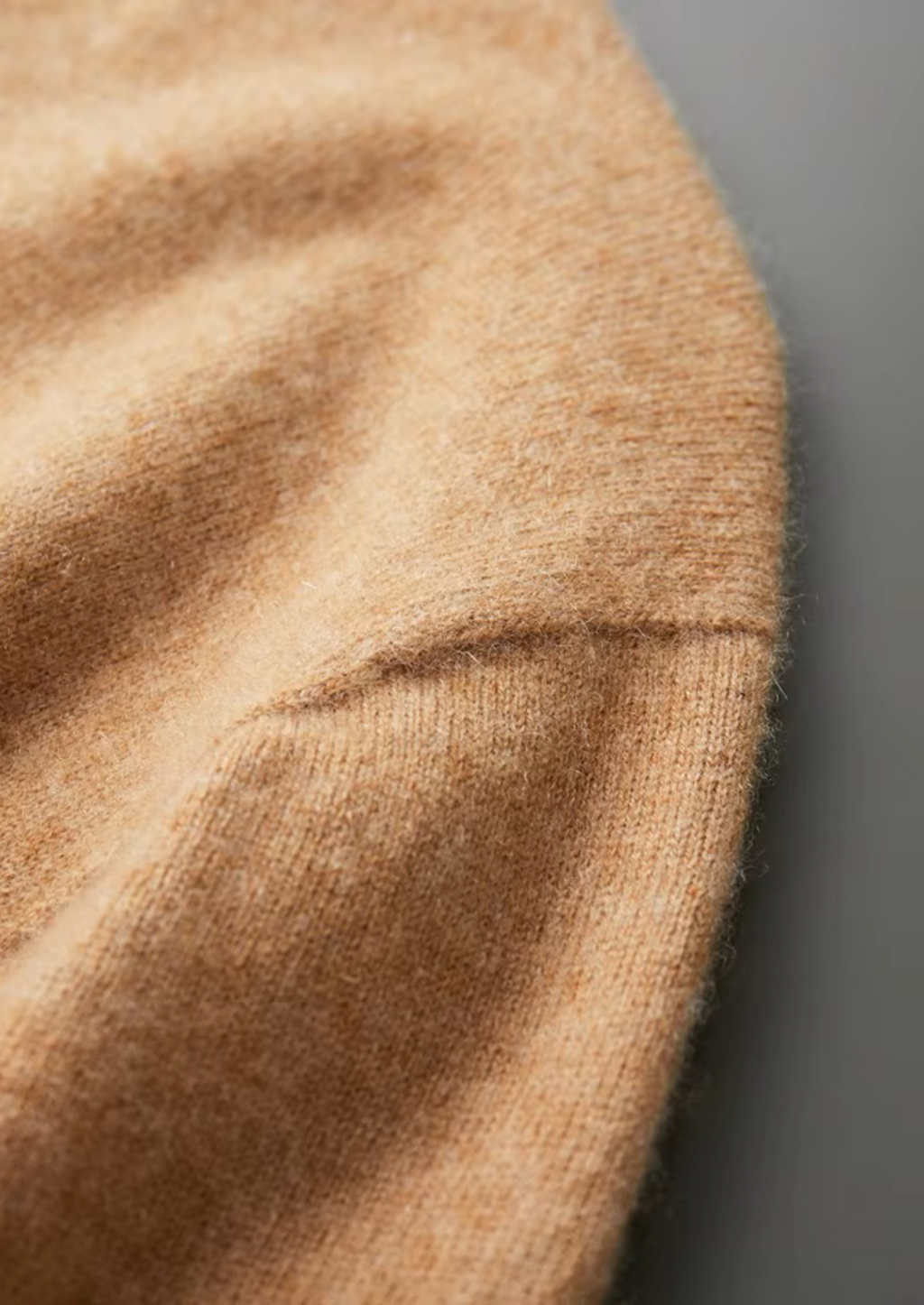 MATEO | CAMISETA DE CUELLO ALTO PREMIUM.