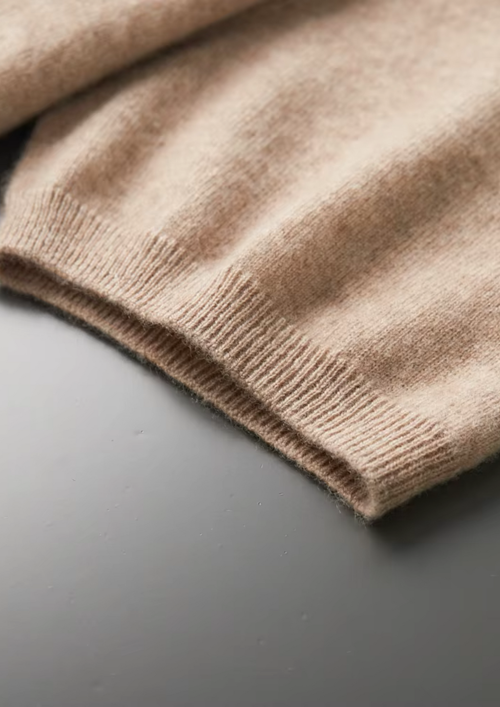 MATEO | CAMISETA DE CUELLO ALTO PREMIUM.