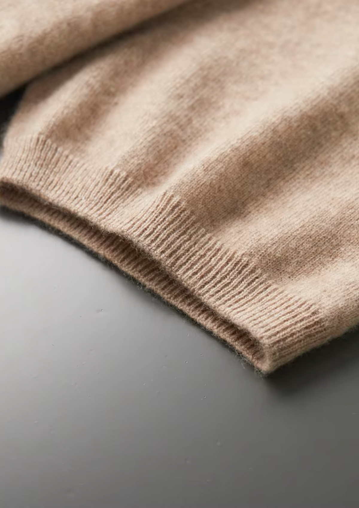 MATEO | CAMISETA DE CUELLO ALTO PREMIUM.