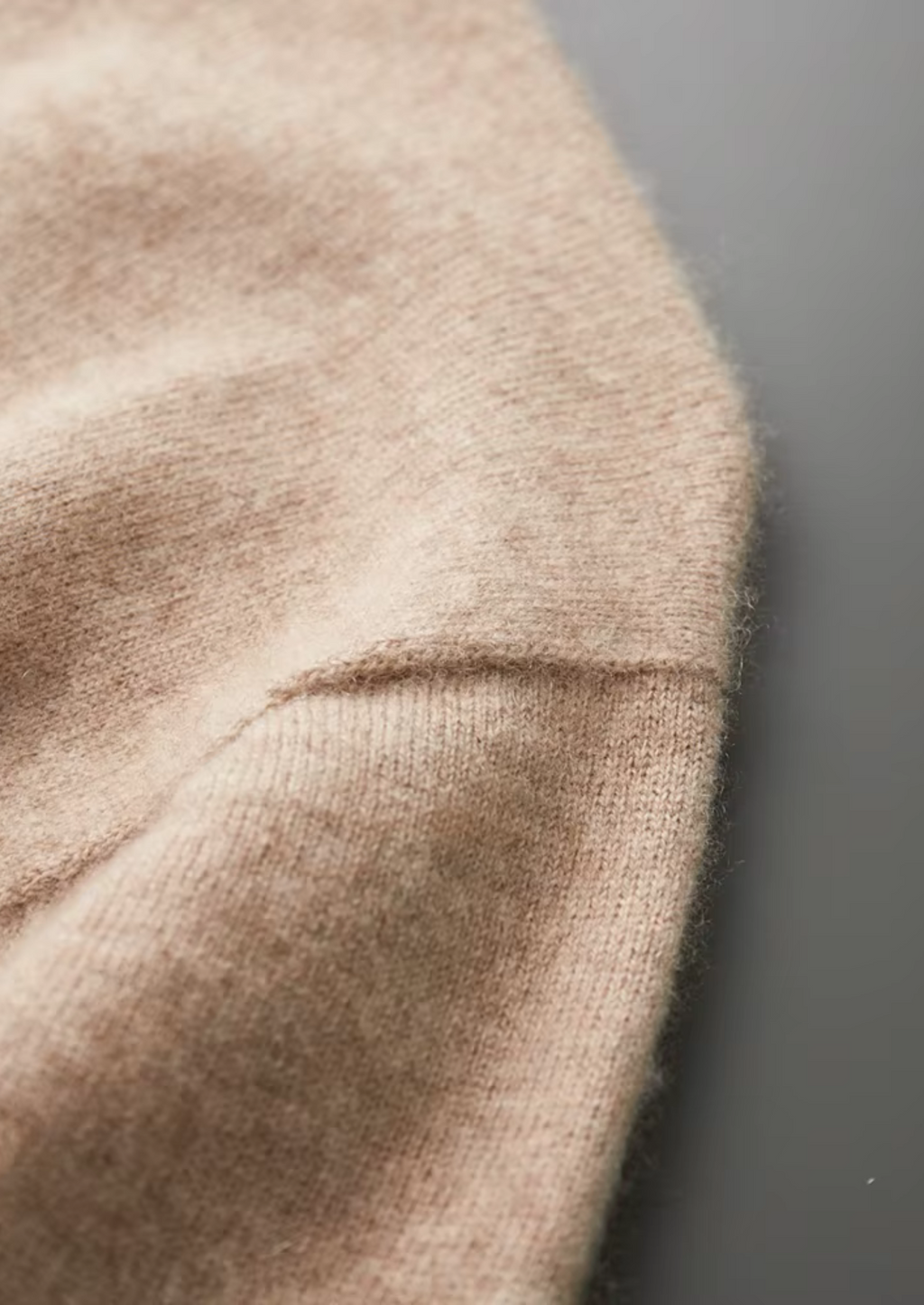 MATEO | CAMISETA DE CUELLO ALTO PREMIUM.