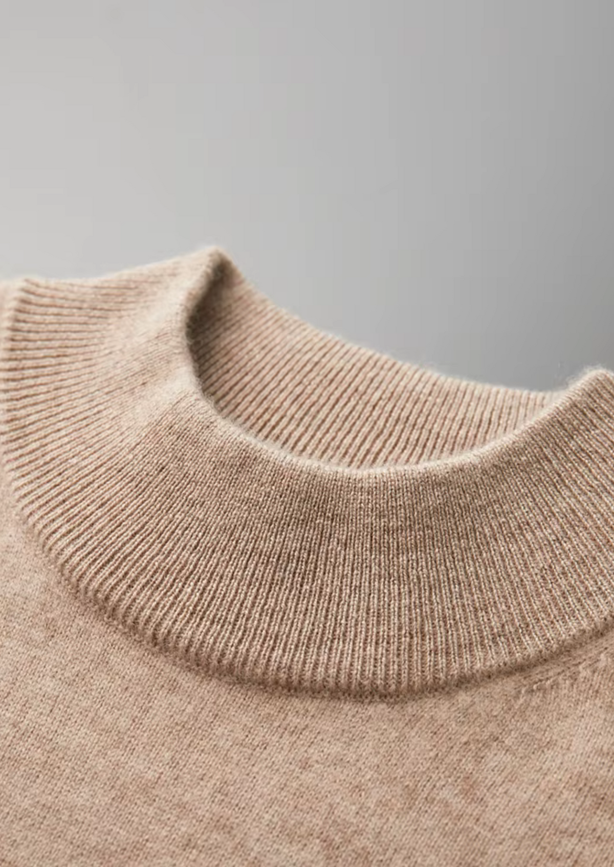 MATEO | CAMISETA DE CUELLO ALTO PREMIUM.