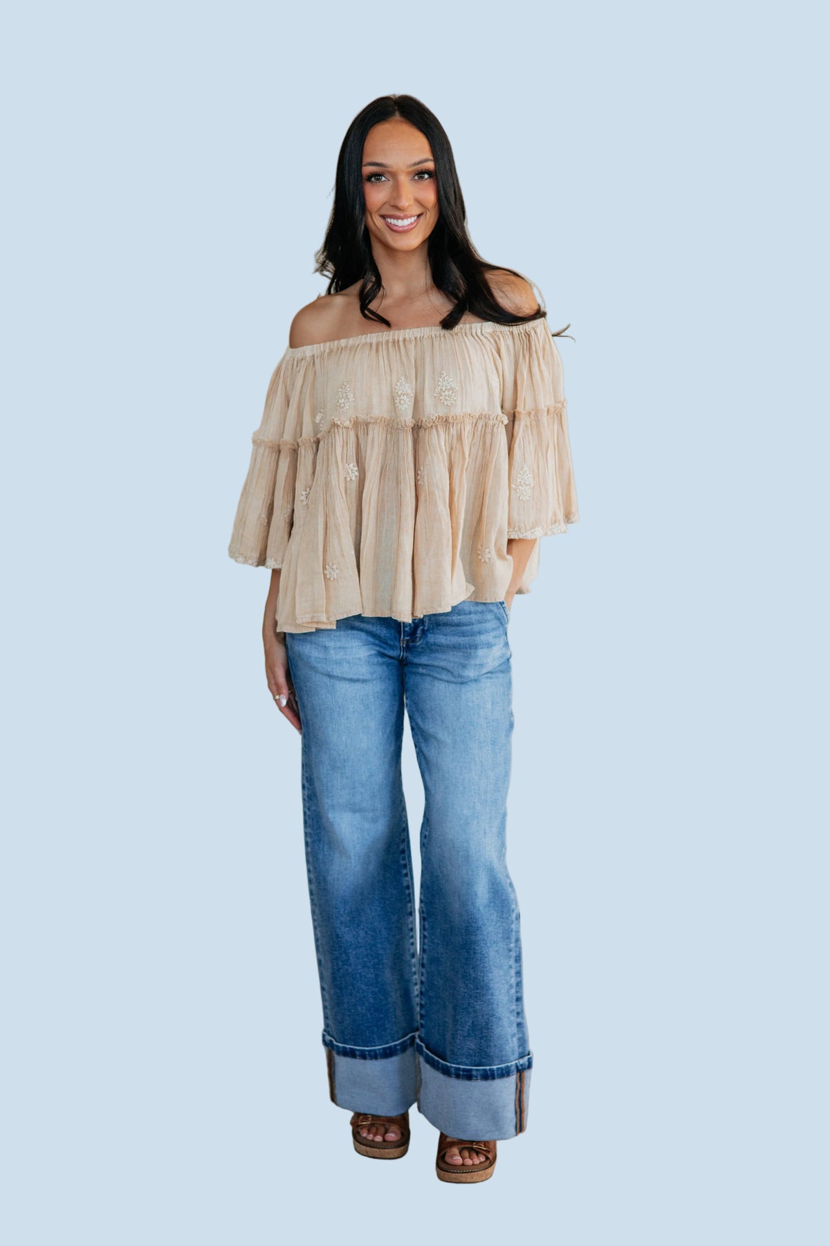 KIARA | BLUSA CON HOMBROS DESCUBIERTOS.