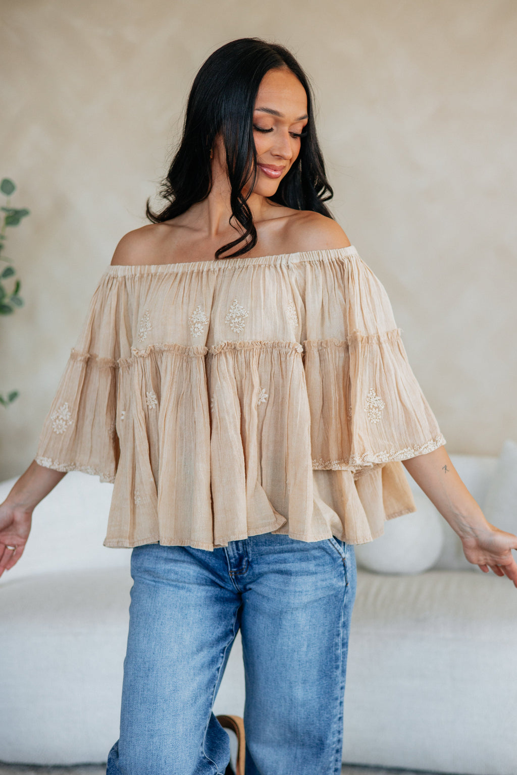 KIARA | BLUSA CON HOMBROS DESCUBIERTOS.