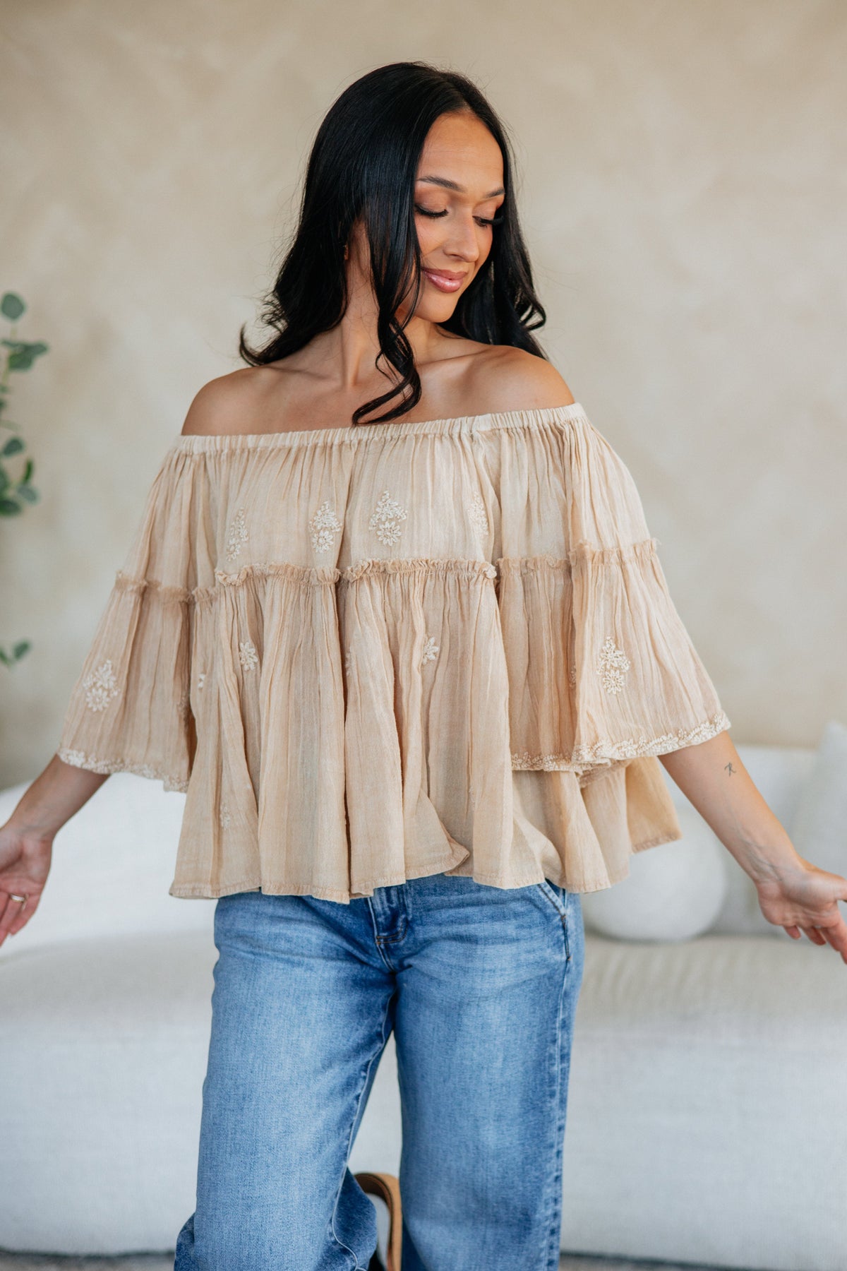 KIARA | BLUSA CON HOMBROS DESCUBIERTOS.