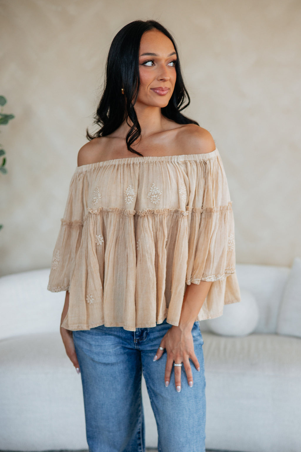 KIARA | BLUSA CON HOMBROS DESCUBIERTOS.