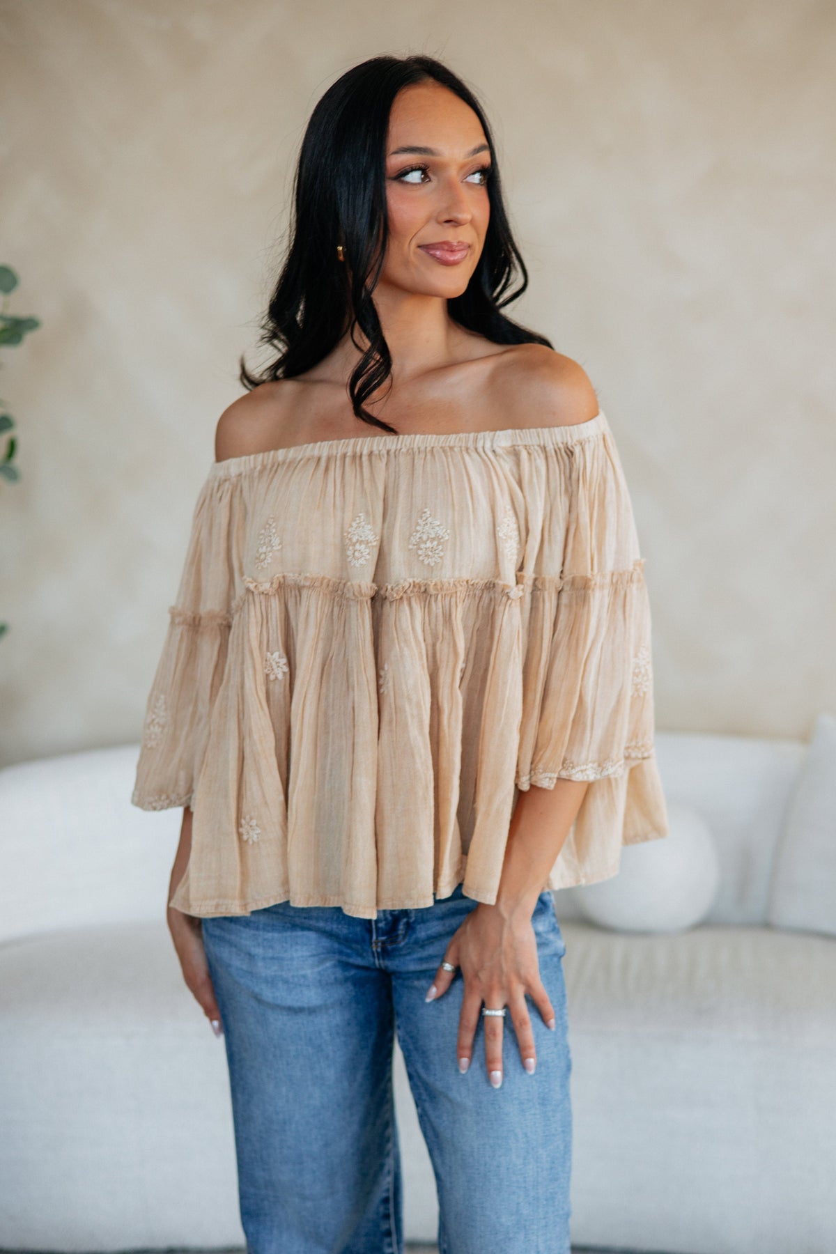 KIARA | BLUSA CON HOMBROS DESCUBIERTOS.