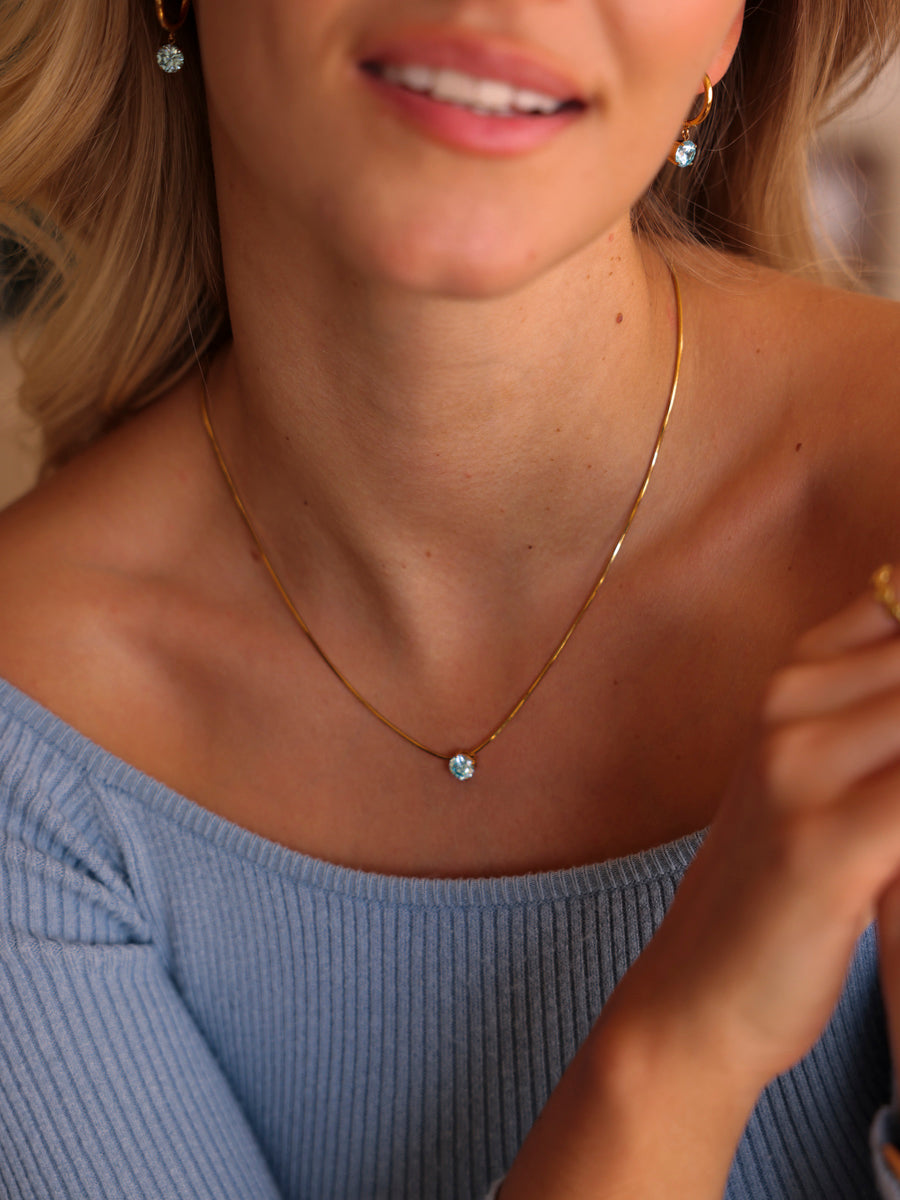VALERIA | COLLAR CON CRISTAL AZUL.