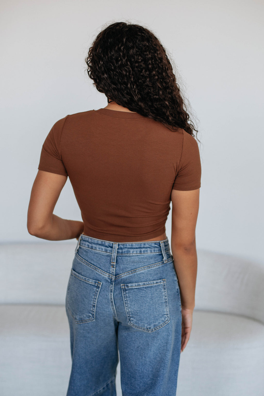 ELENA | CAMISETA CACAO DE MANGA CORTA.