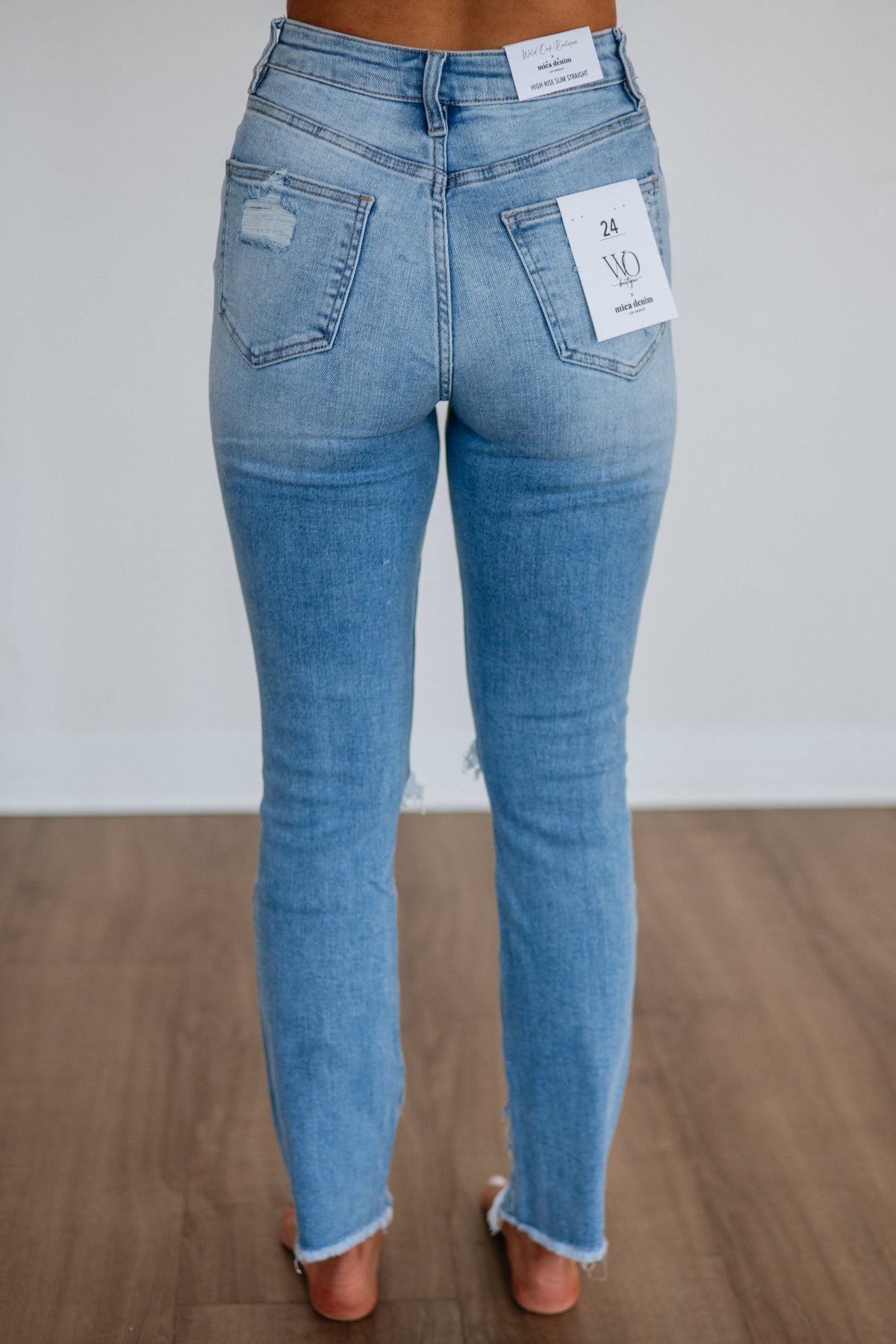BELÉN | VAQUEROS STRAIGHT FIT.