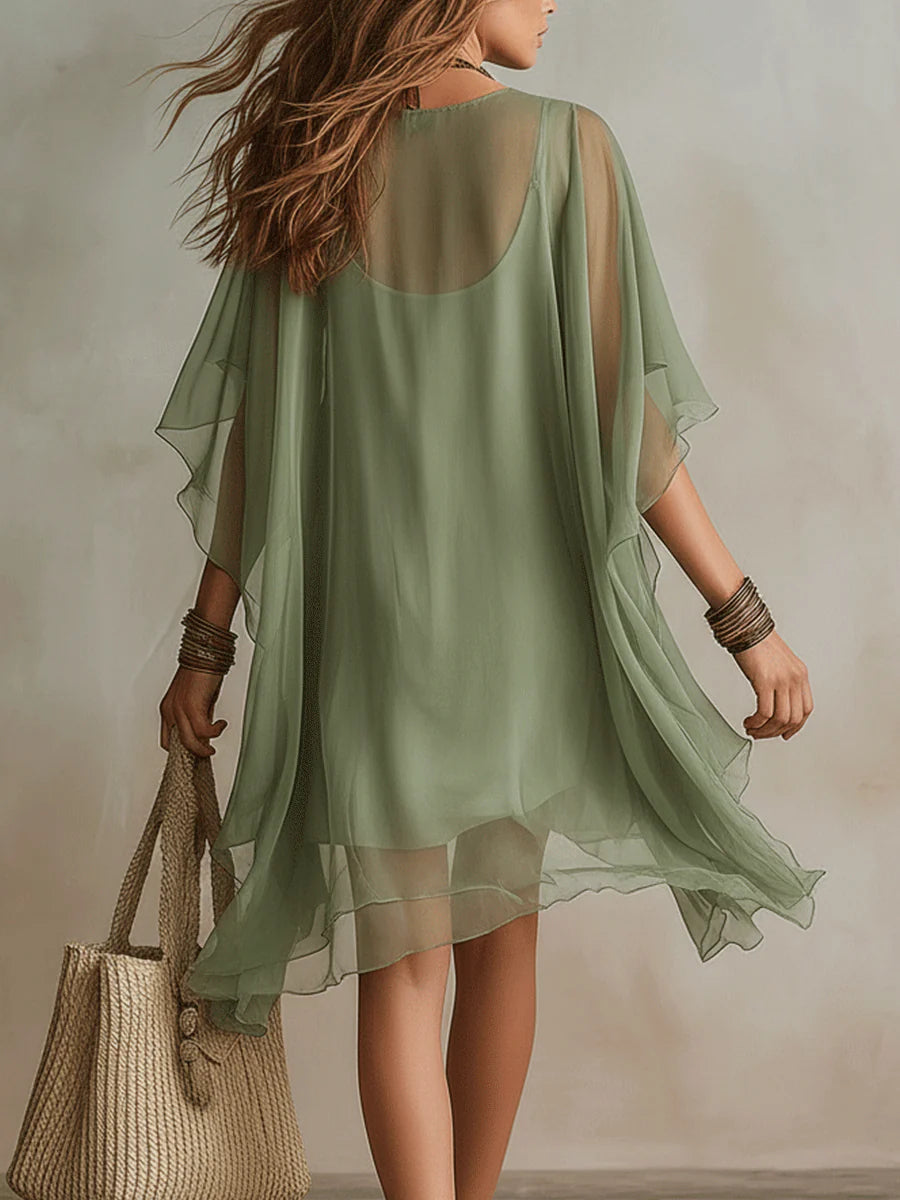 Carolina | Vestido Mini de Gasa Verde con Escote en V y Capas