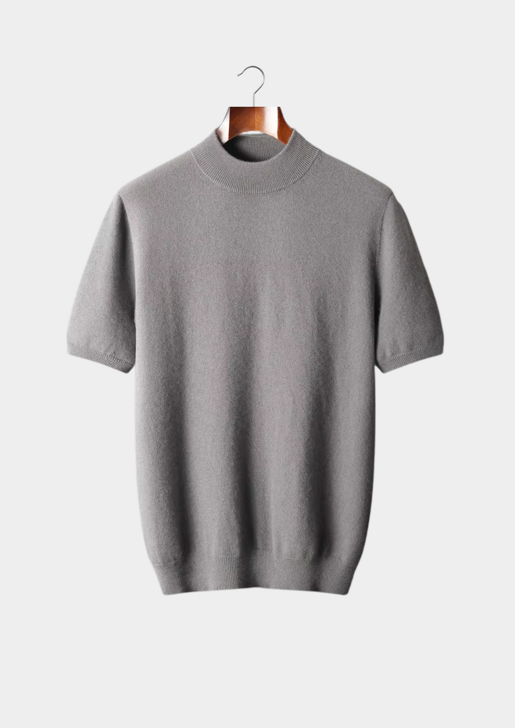 MATEO | CAMISETA DE CUELLO ALTO PREMIUM.