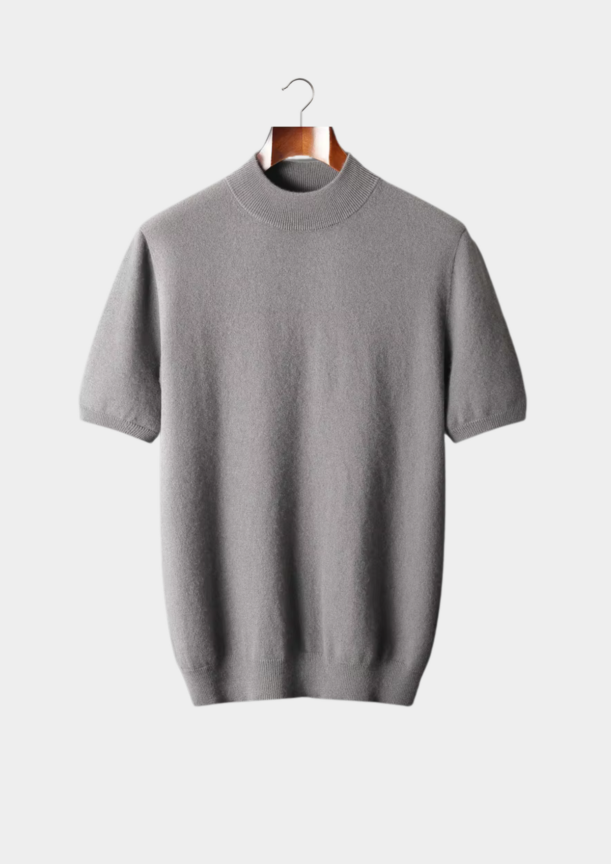 MATEO | CAMISETA DE CUELLO ALTO PREMIUM.