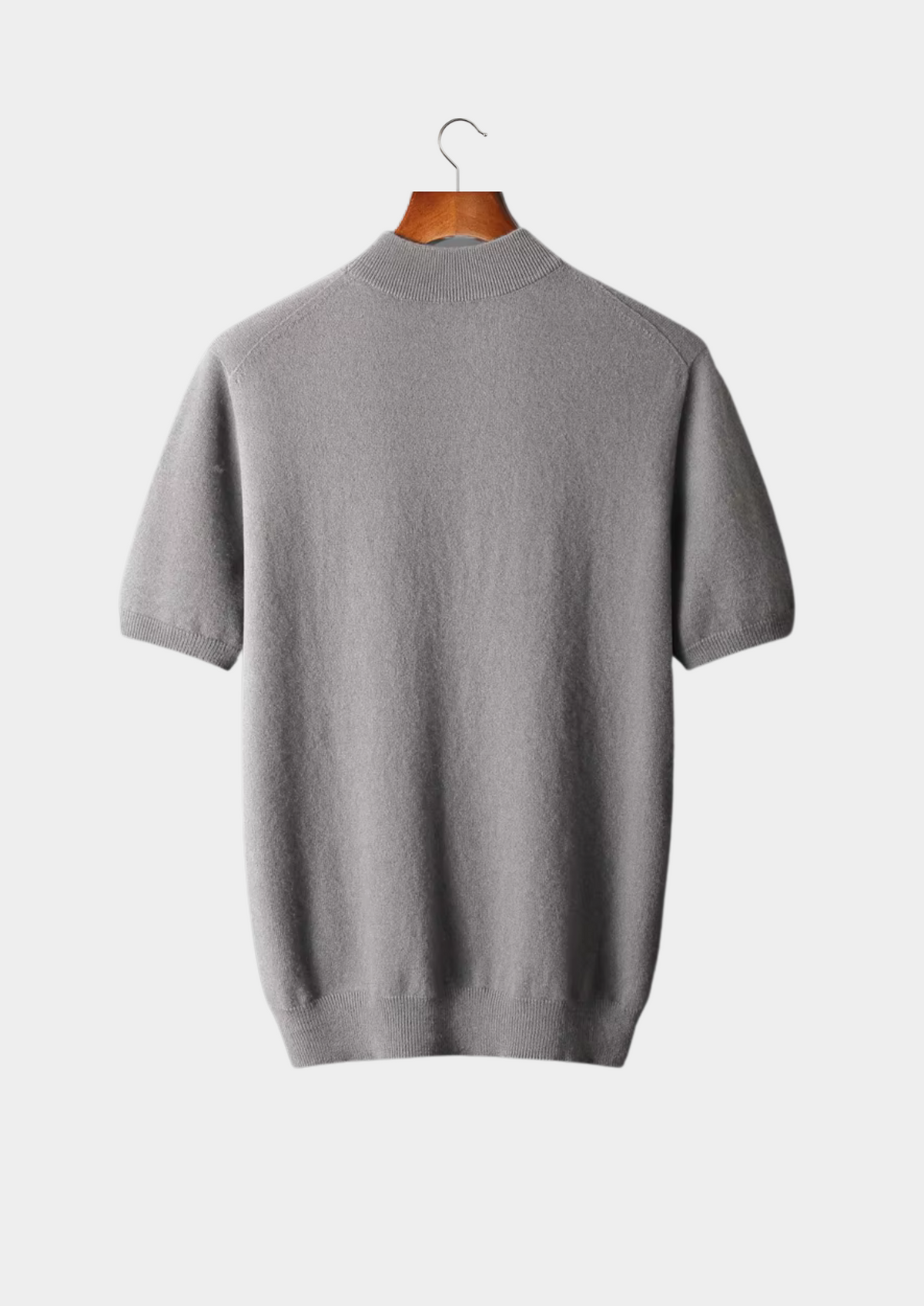 MATEO | CAMISETA DE CUELLO ALTO PREMIUM.