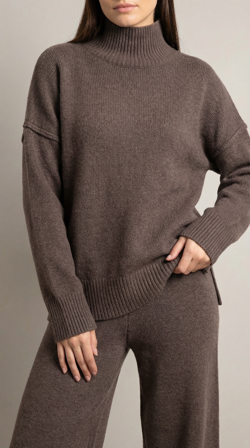 Paloma | Conjunto de Suéter de Cuello Alto de Punto y Pantalones Vaqueros