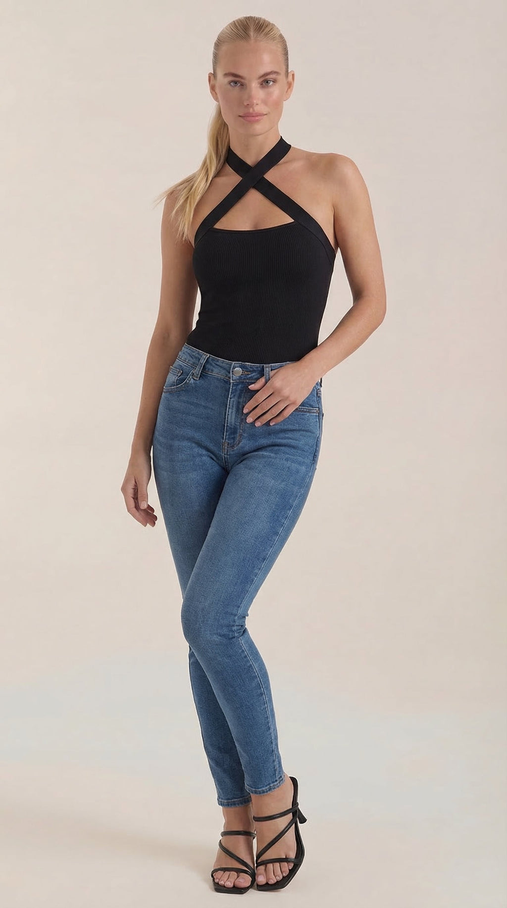 Brianna | Top Halter con Tirantes Entrecruzados
