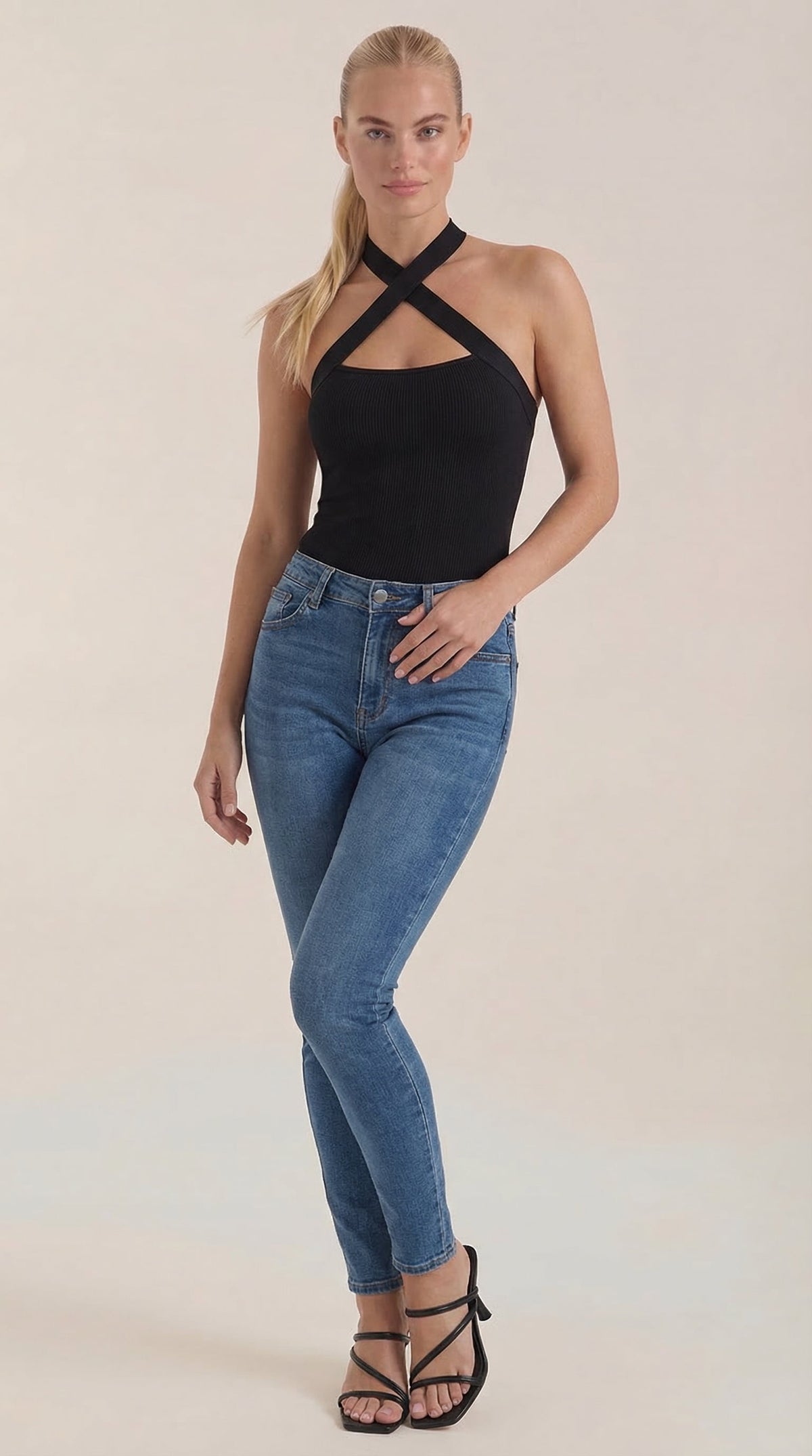 Brianna | Top Halter con Tirantes Entrecruzados