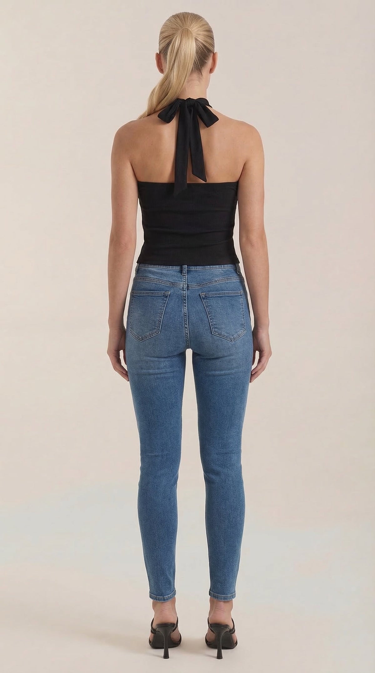 Brianna | Top Halter con Tirantes Entrecruzados