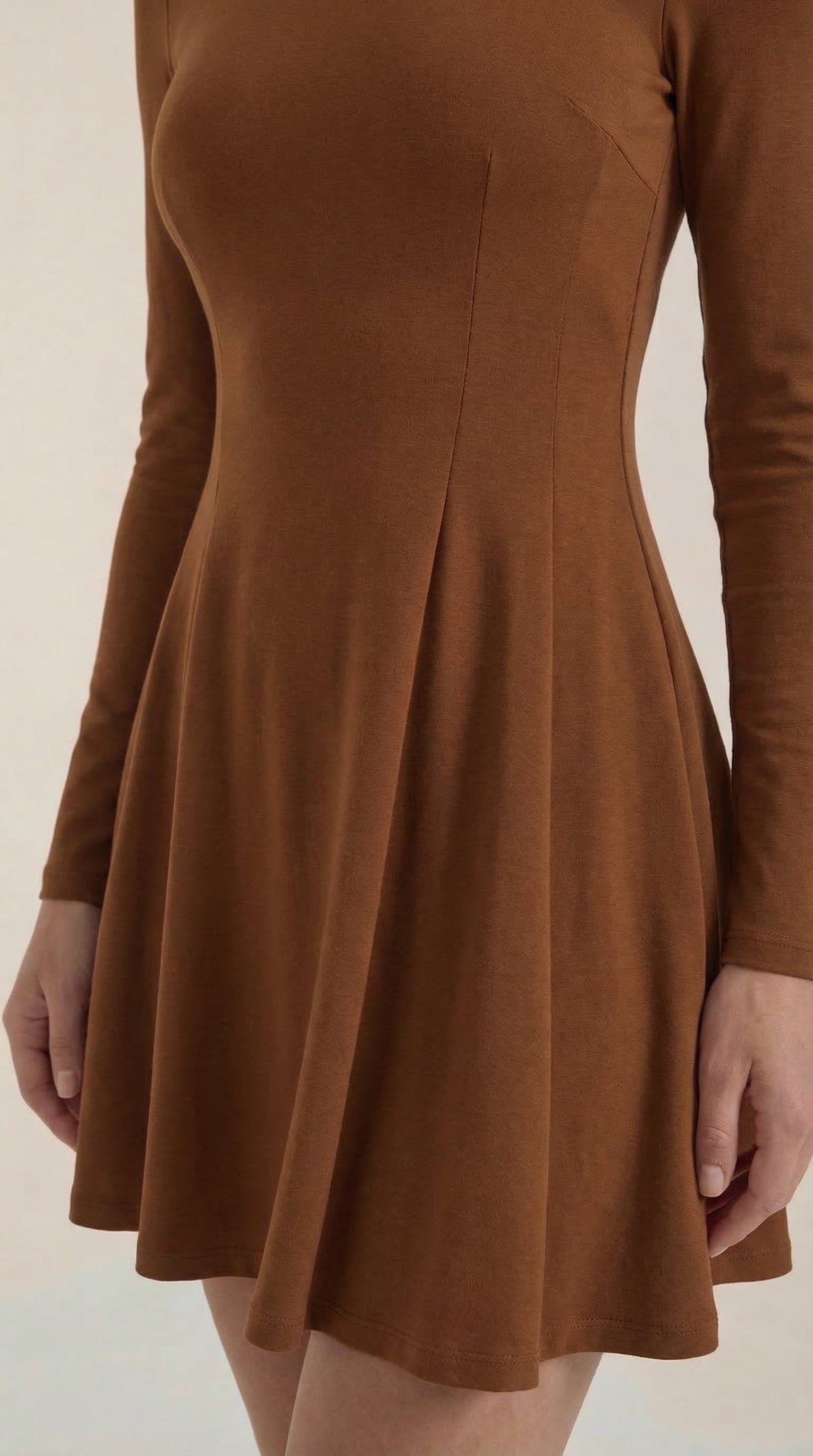 Fabiola | Vestido Corto de Manga Larga Ébano