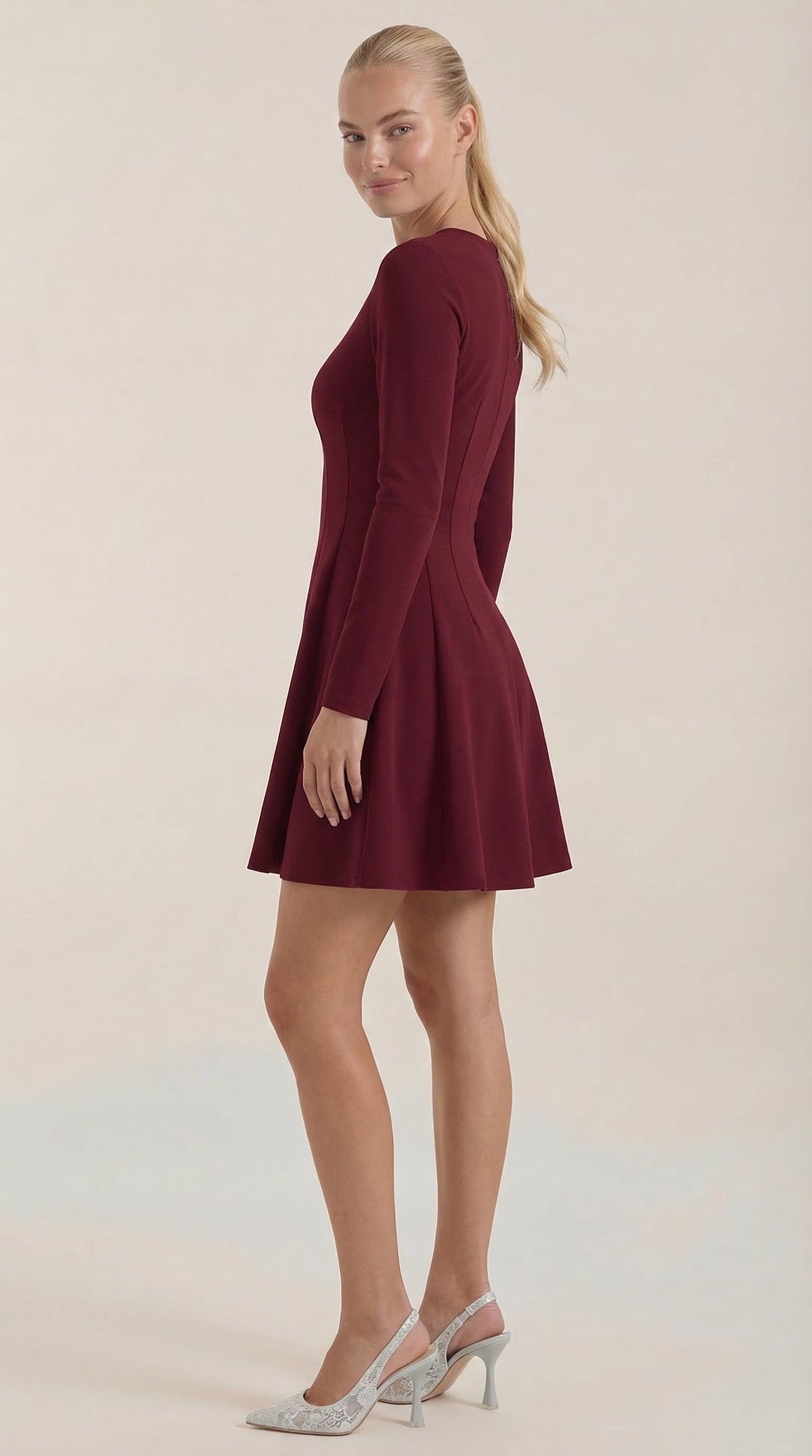 Fabiola | Vestido Corto de Manga Larga Ébano