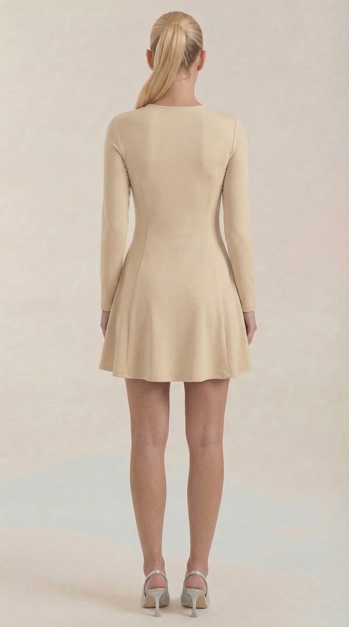 Fabiola | Vestido Corto de Manga Larga Ébano