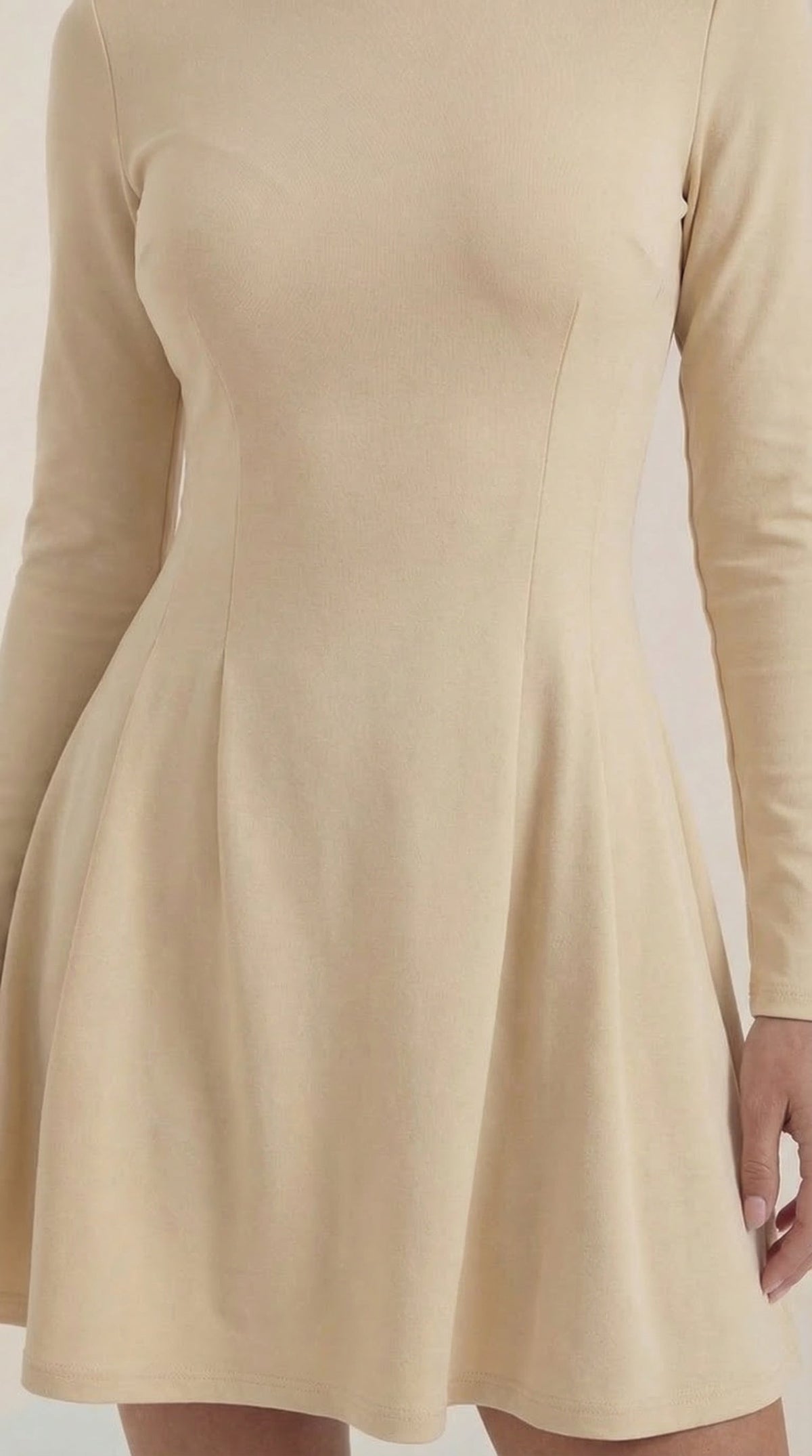 Fabiola | Vestido Corto de Manga Larga Ébano