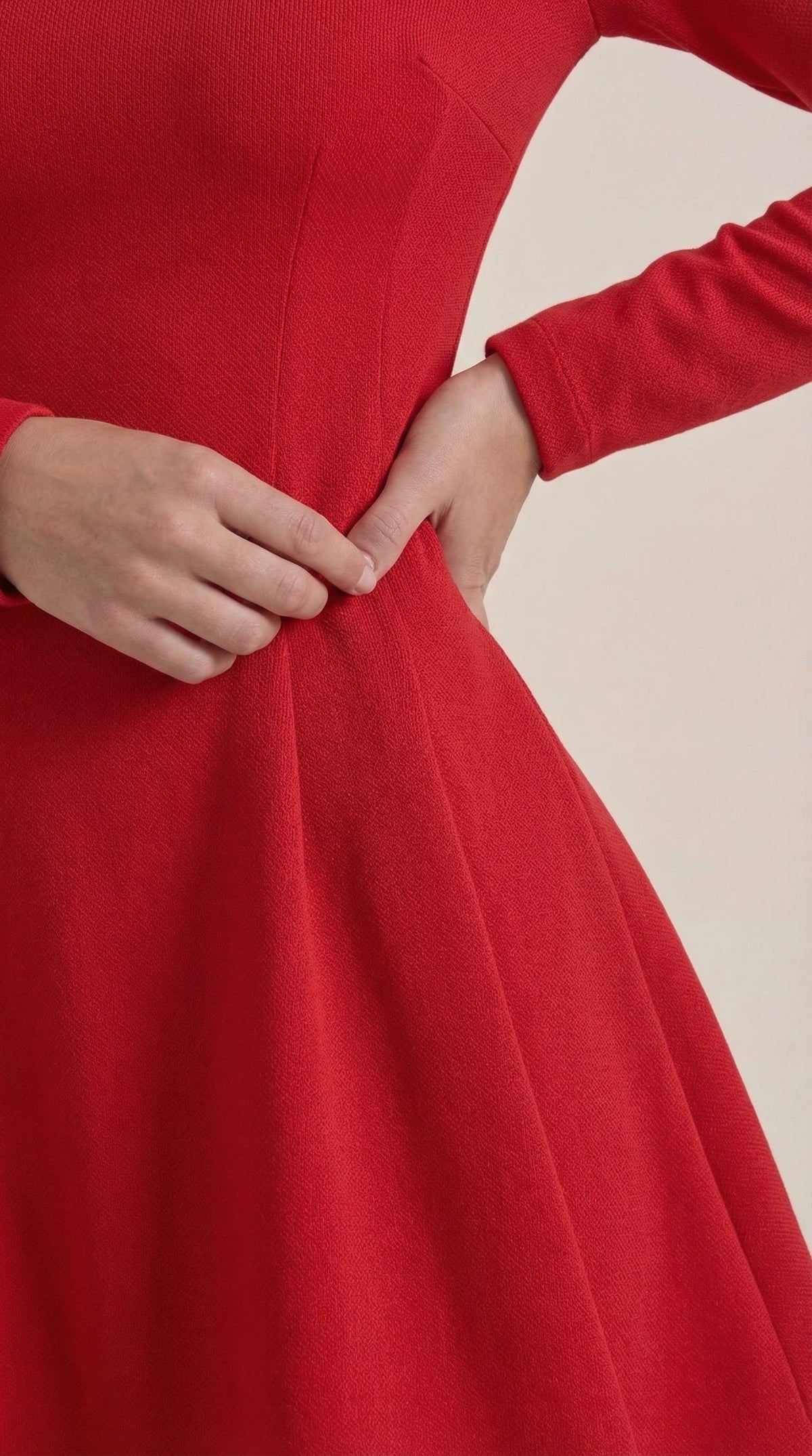 Fabiola | Vestido Corto de Manga Larga Ébano