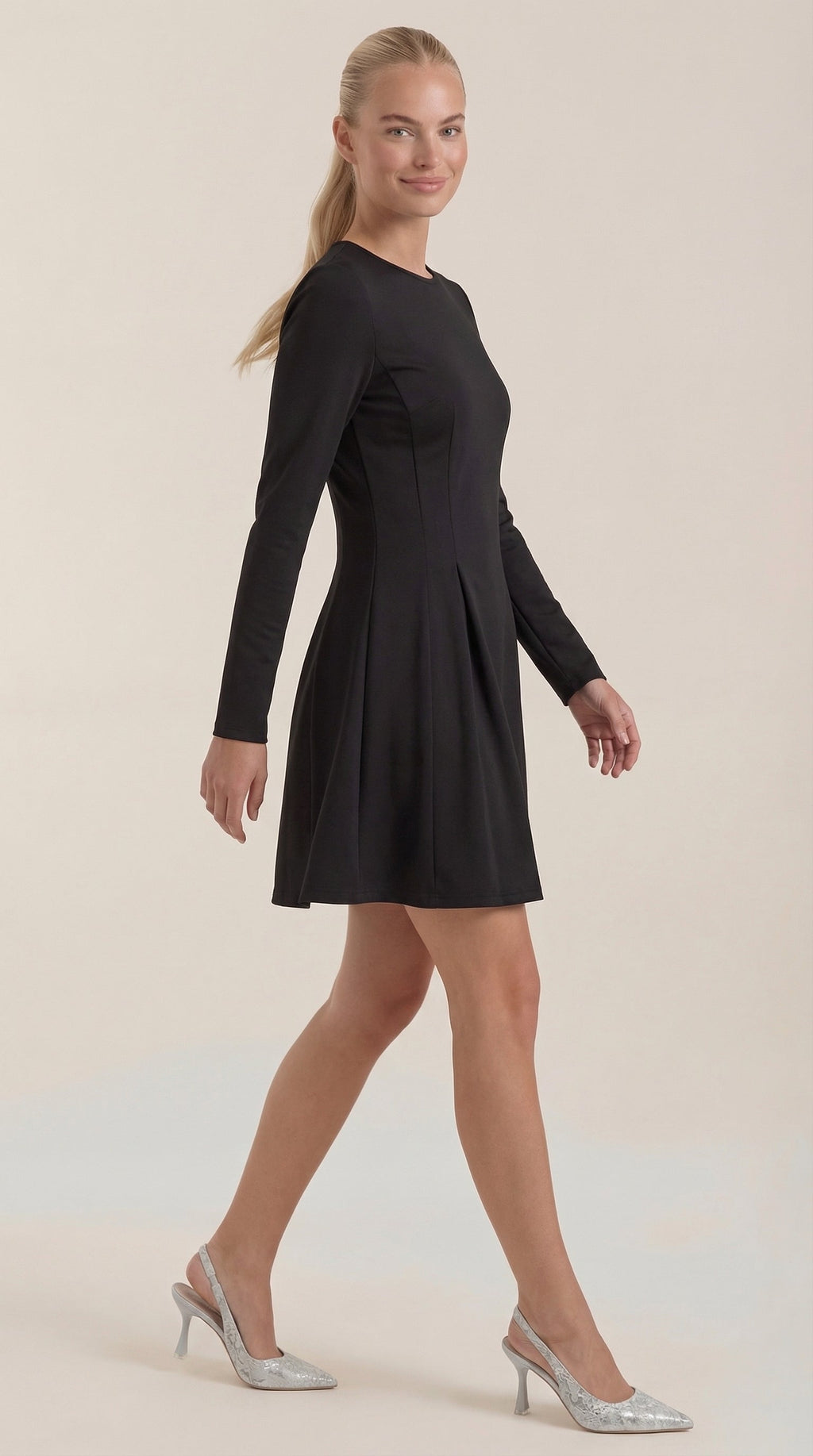 Fabiola | Vestido Corto de Manga Larga Ébano