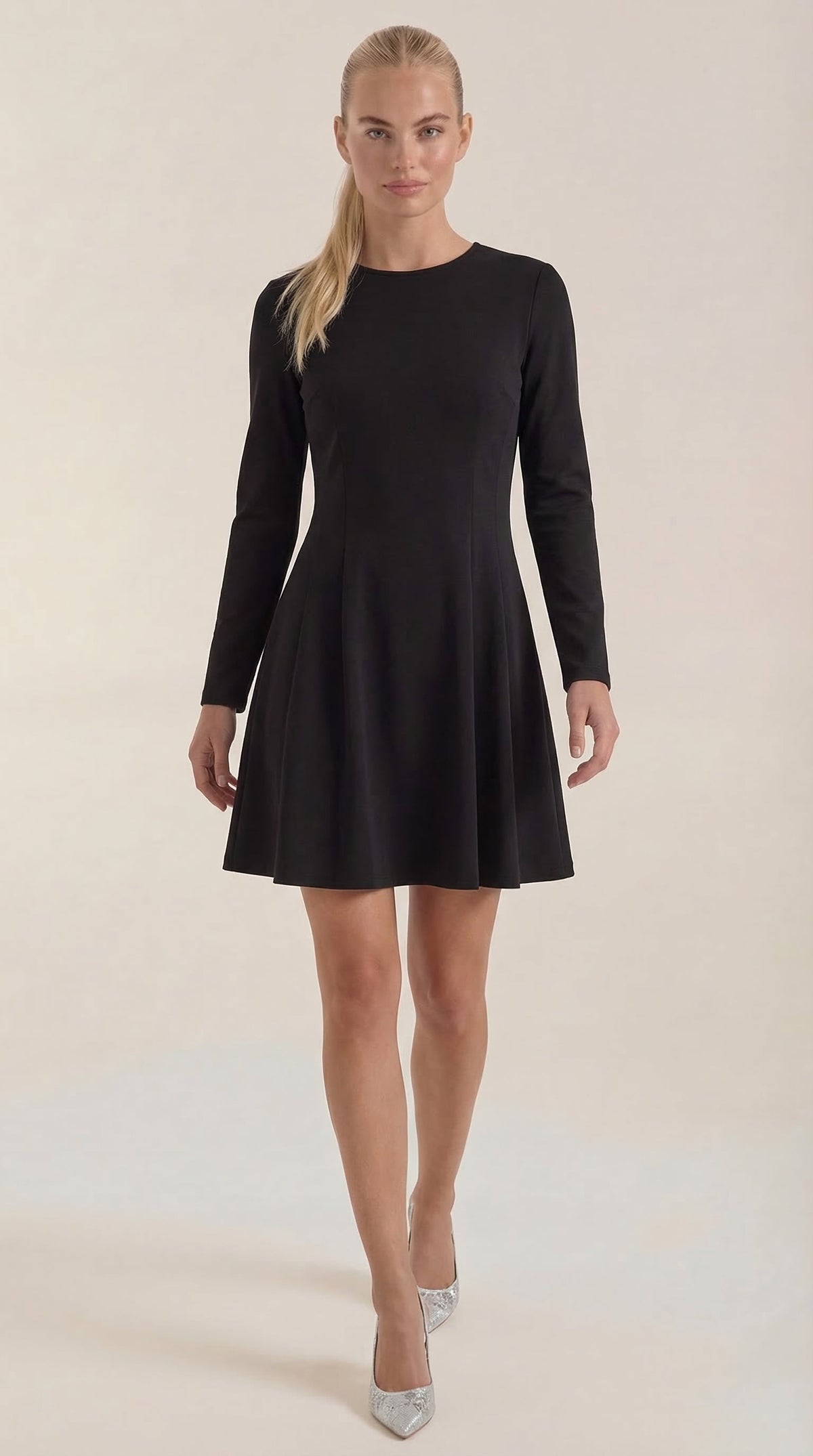 Fabiola | Vestido Corto de Manga Larga Ébano