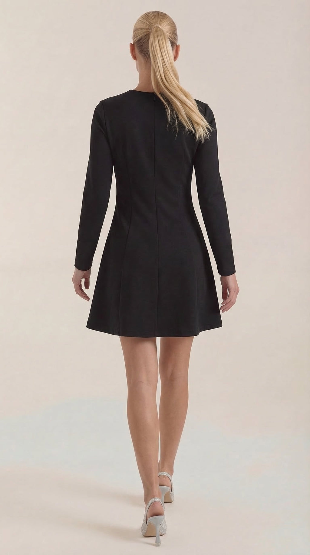 Fabiola | Vestido Corto de Manga Larga Ébano