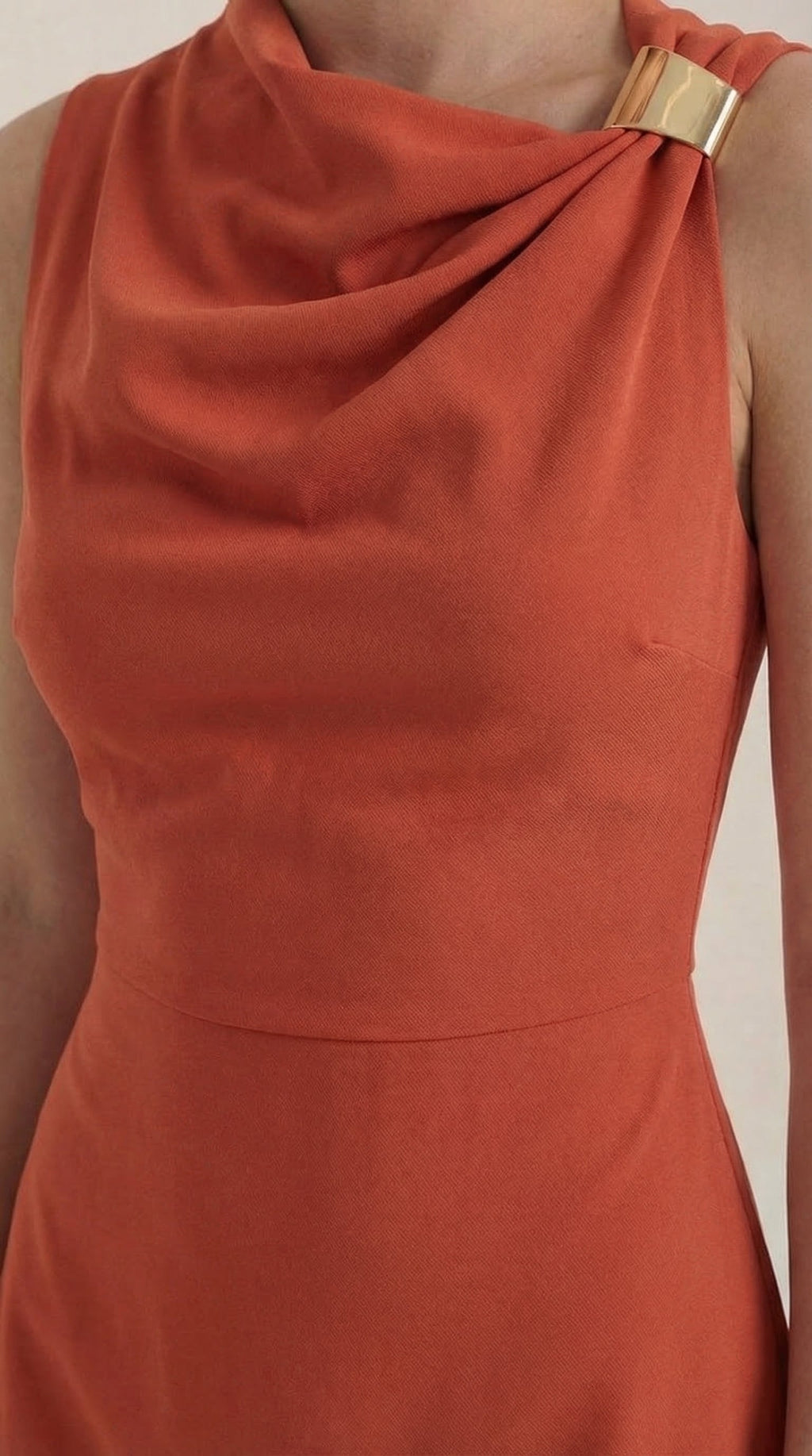Vestido Corto con Cuello Drapeado Rosalie